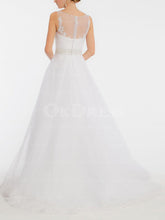 White Enchanting Covered Button A-line/Princess Tulle Scoop Neck Wedding Dresses