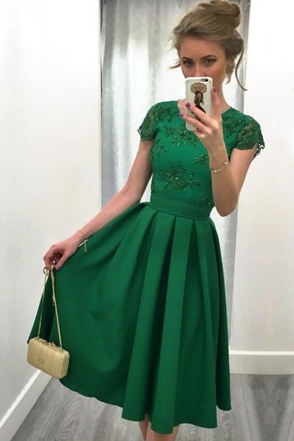 Green Classic A-line Natural Satin Scoop Prom Dresses