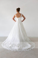 White A-line Sleeveless Illusion Lace Classic Wedding Dresses