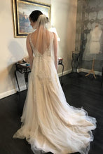 A-Line/Princess V-neck Lace Open Back Wedding Dresses