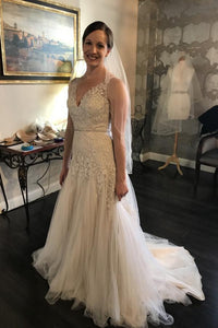 A-Line/Princess V-neck Lace Open Back Wedding Dresses