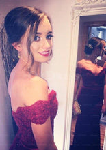 Burgundy Irridescent Trumpet/Mermaid Sweep Train Short Sleeve Lace V-neck Prom Dresses