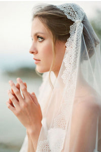 Elegant Wedding Veil with Lace Edge