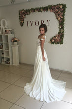 Admirable A-line Lace Appliqued Sweep Train Chiffon Wedding Dresses