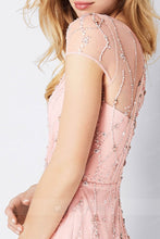 Charming Tulle V-Neck Neckline Short Sheath/Column Cocktail Dress with Beadings